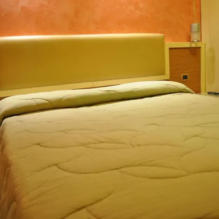 Aerhotel Phelipe Отель Санта-Эуфемия-Ламеция
