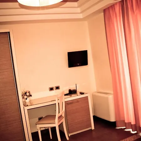 Отель Aerhotel Phelipe 3*
