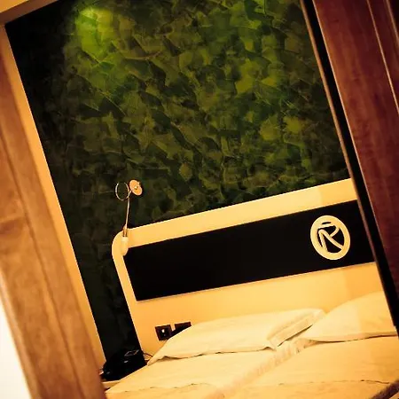 Отель Aerhotel Phelipe 3*