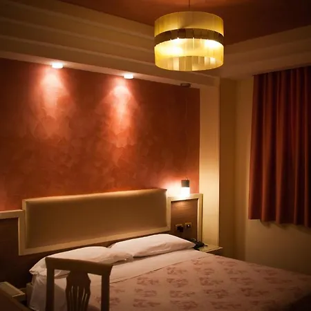 Aerhotel Phelipe Отель Санта-Эуфемия-Ламеция