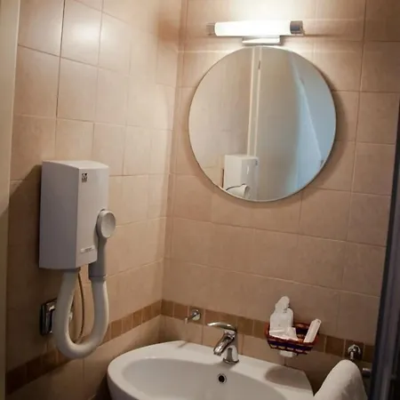 Отель Aerhotel Phelipe 3*
