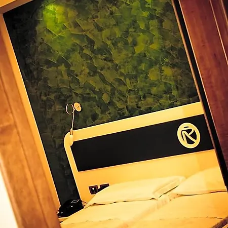 Aerhotel Phelipe Отель Санта-Эуфемия-Ламеция