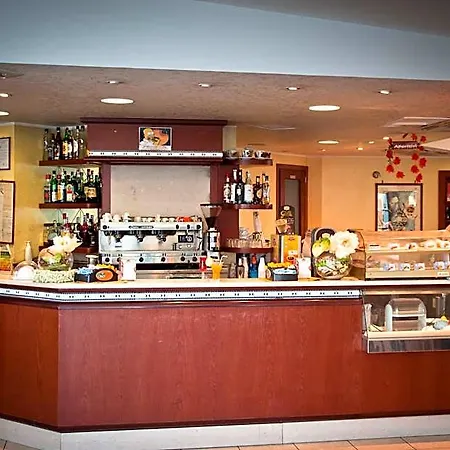 Hotel Aerhotel Phelipe 3*