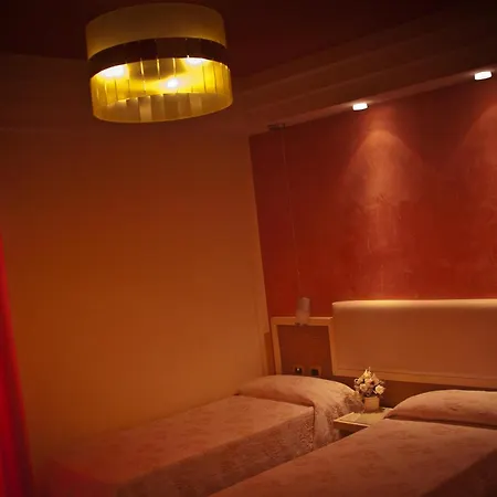 Aerhotel Phelipe Отель Санта-Эуфемия-Ламеция